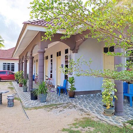 Desa Besut Inn كامبونغ كوالا بيسوت المظهر الخارجي الصورة