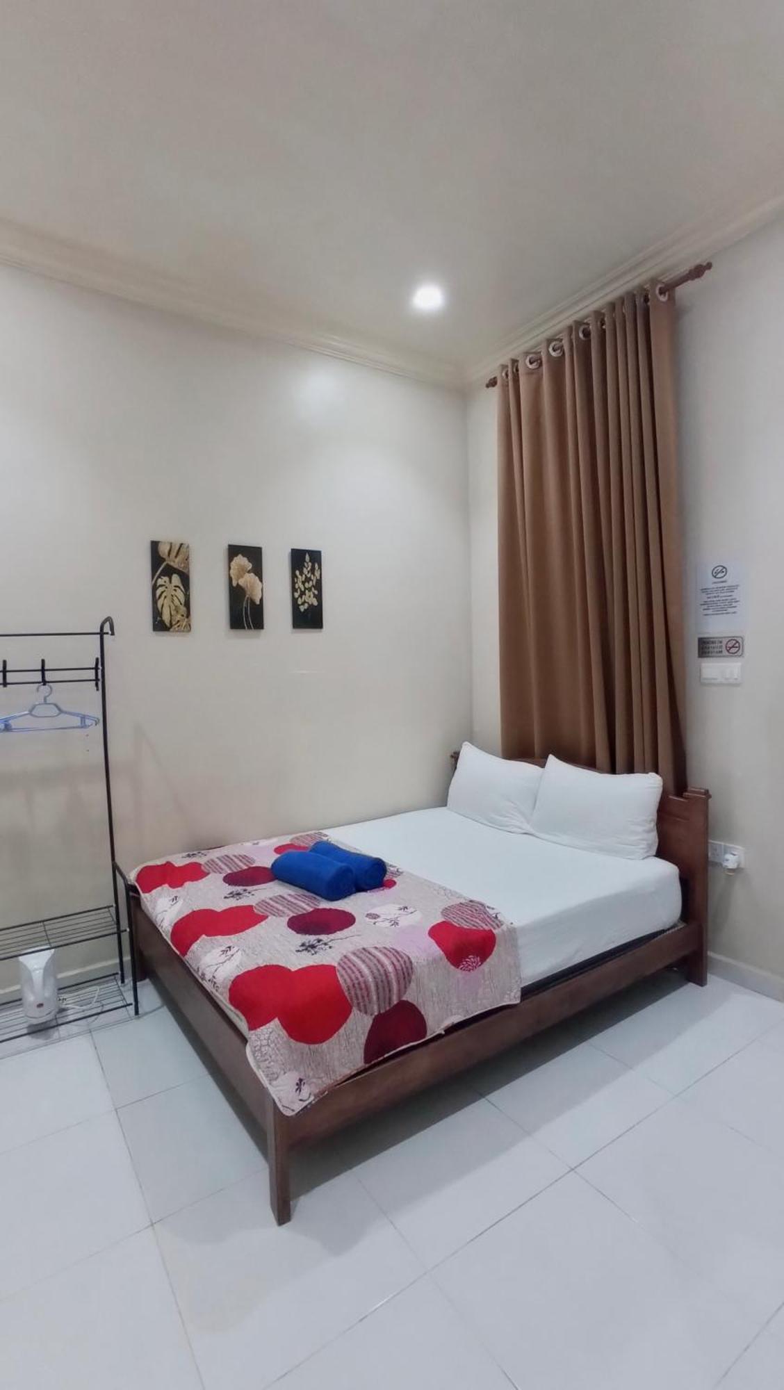 Desa Besut Inn كامبونغ كوالا بيسوت الغرفة الصورة
