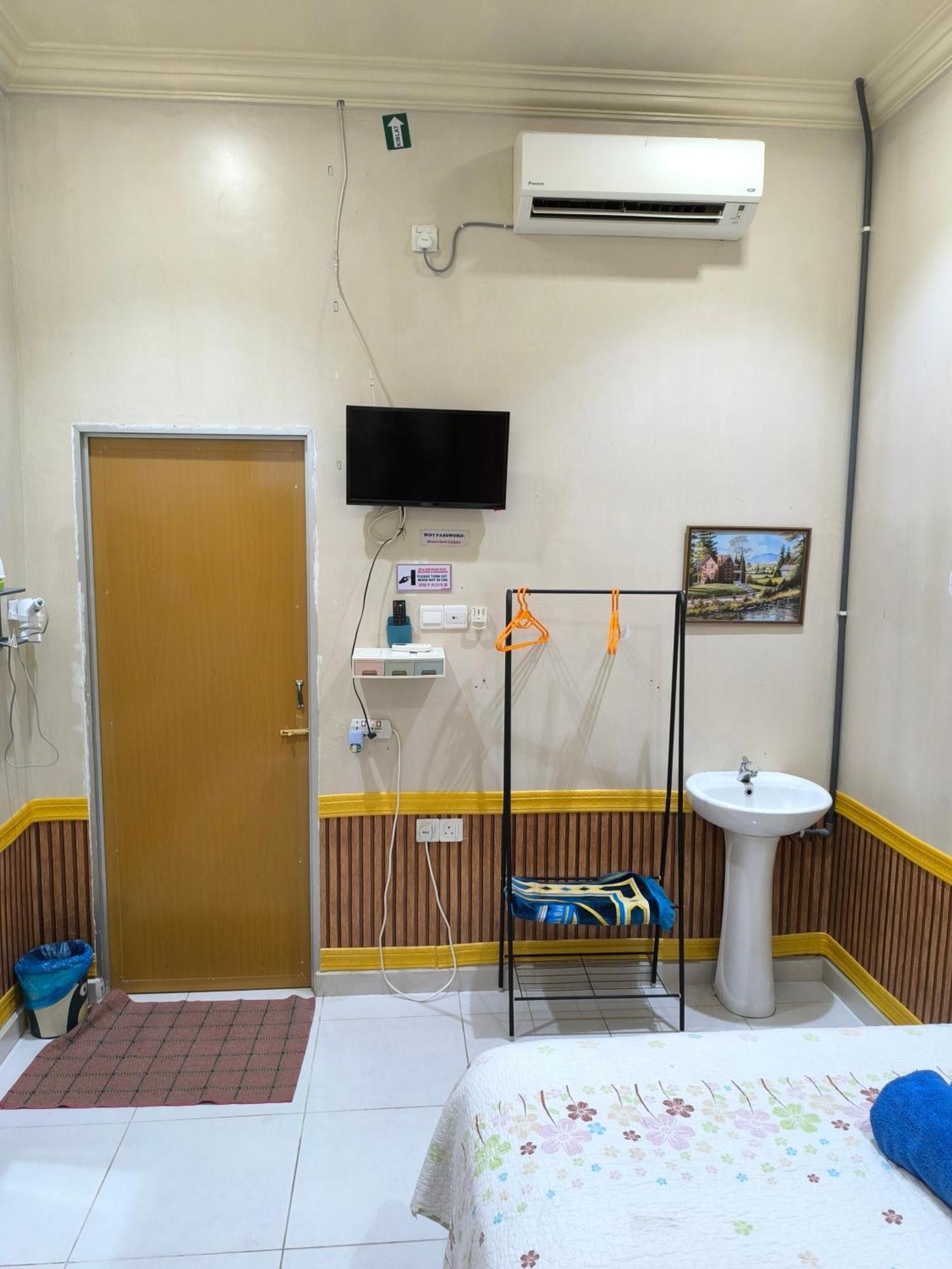 Desa Besut Inn كامبونغ كوالا بيسوت المظهر الخارجي الصورة